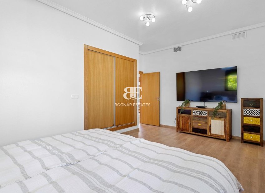 Herverkoop - Villa -
Orihuela Costa - Campoamor