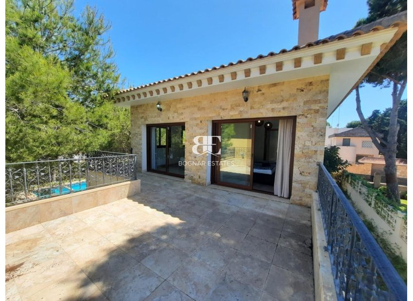 Herverkoop - Villa -
Orihuela Costa - Campoamor
