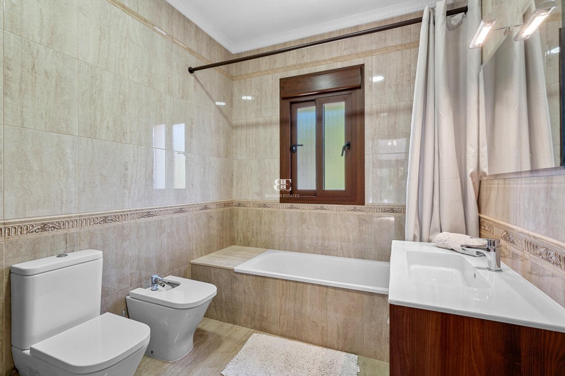 Herverkoop - Villa -
Orihuela Costa - Campoamor