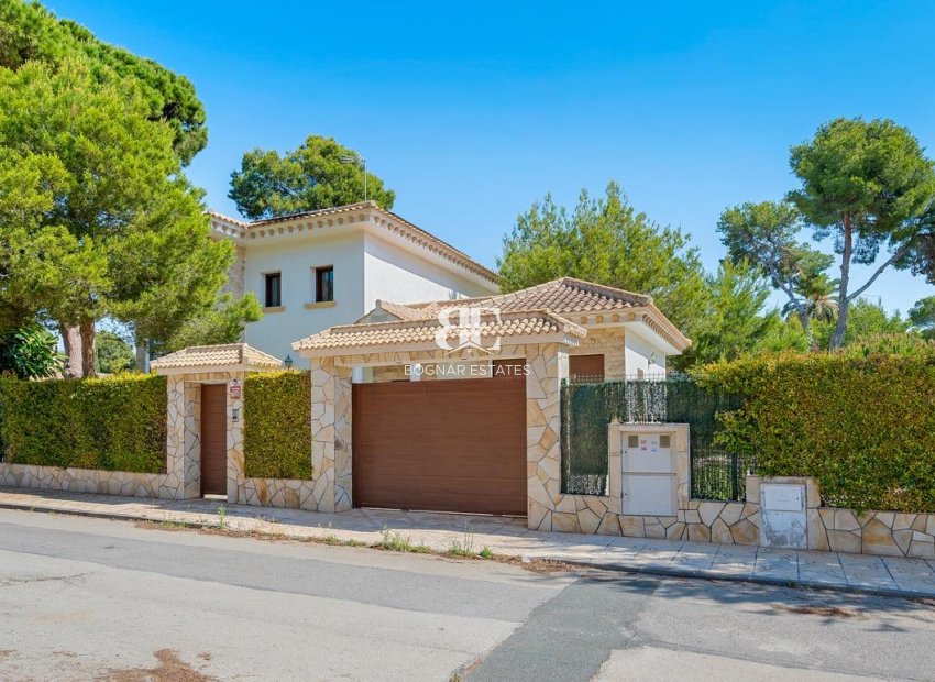 Herverkoop - Villa -
Orihuela Costa - Campoamor