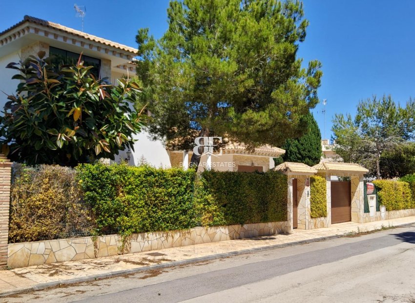 Herverkoop - Villa -
Orihuela Costa - Campoamor