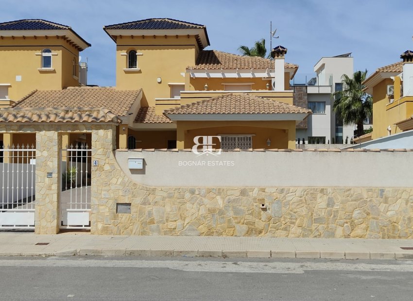 Herverkoop - Villa -
Orihuela Costa - La Zenia