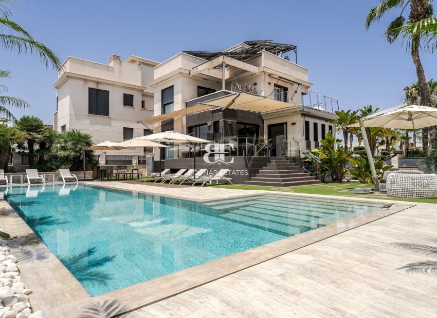 Herverkoop - Villa -
Orihuela Costa - La Zenia