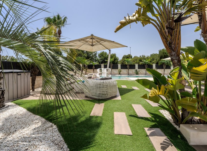 Herverkoop - Villa -
Orihuela Costa - La Zenia