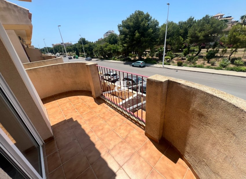 Herverkoop - Villa -
Orihuela Costa - La Zenia