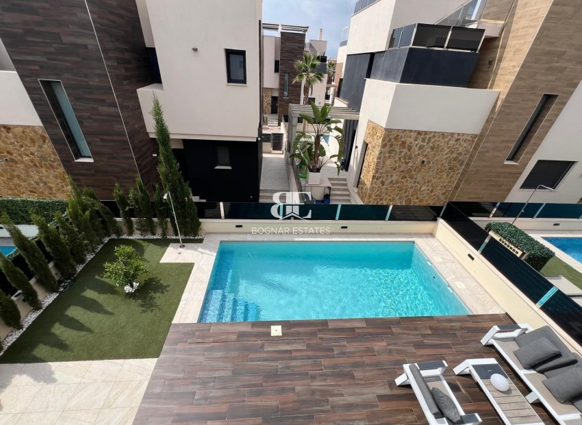 Herverkoop - Villa -
Orihuela Costa - Lomas De Cabo Roig