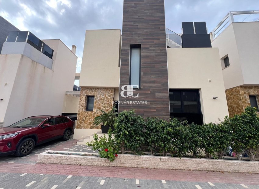Herverkoop - Villa -
Orihuela Costa - Lomas De Cabo Roig