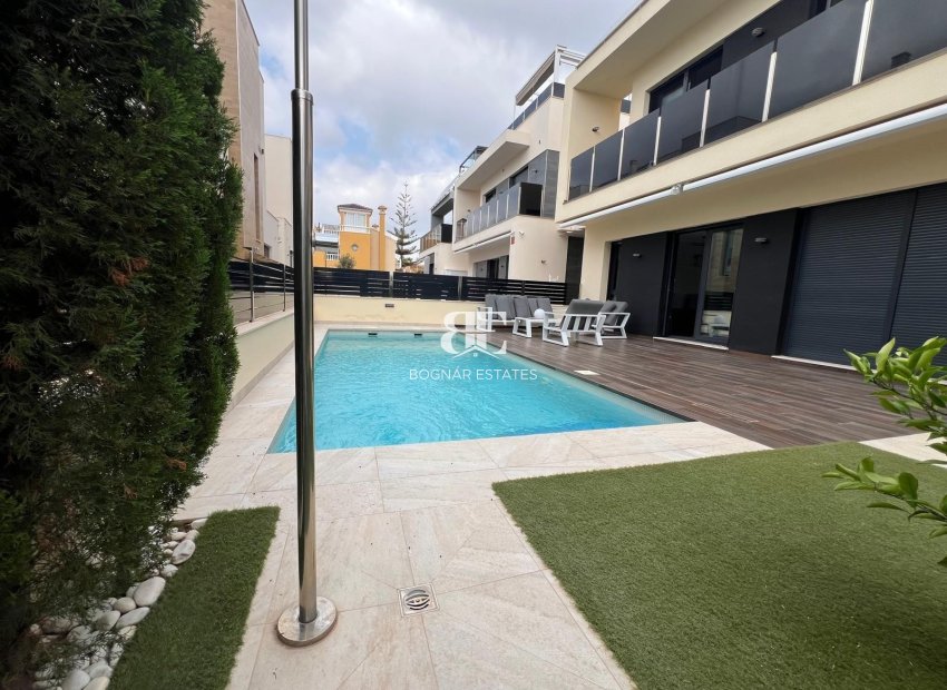 Herverkoop - Villa -
Orihuela Costa - Lomas De Cabo Roig