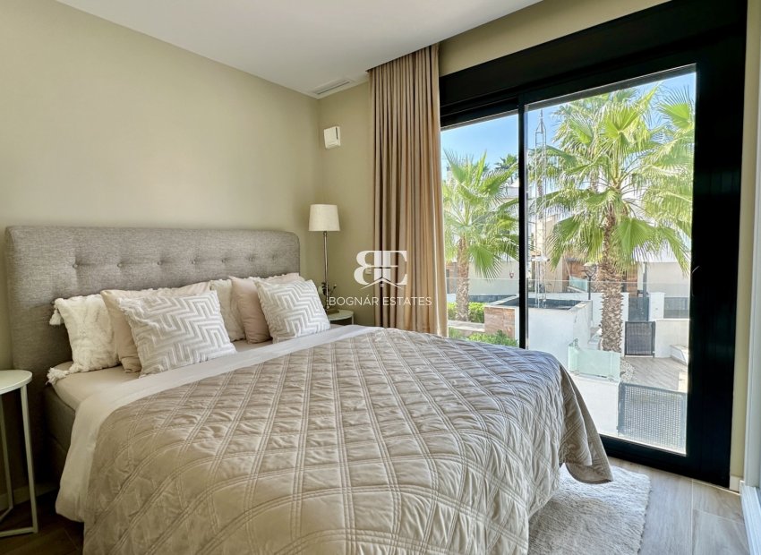 Herverkoop - Villa -
Orihuela Costa - Lomas De Cabo Roig