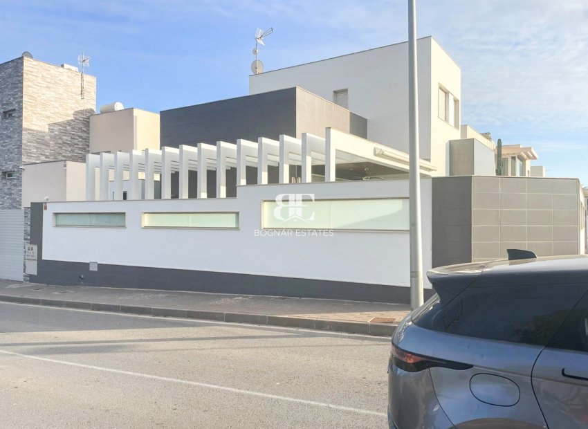 Herverkoop - Villa -
Orihuela Costa - Mil Palmeras