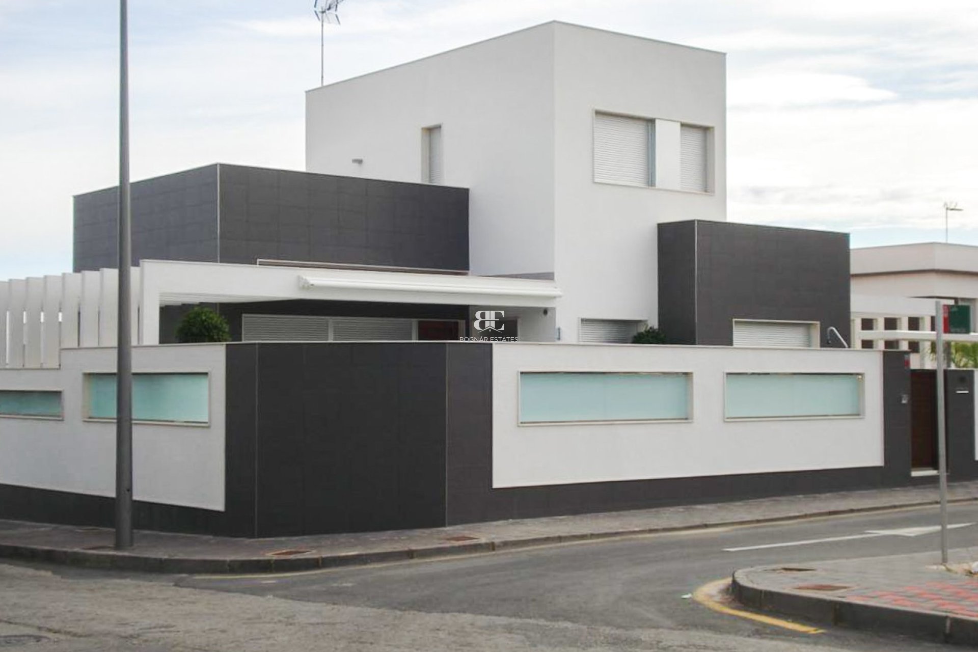 Herverkoop - Villa -
Orihuela Costa - Mil Palmeras