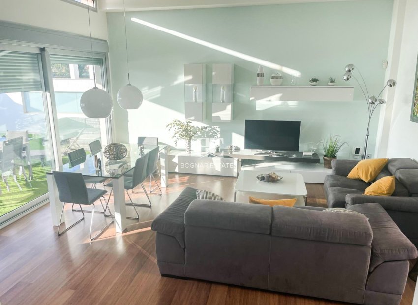 Herverkoop - Villa -
Orihuela Costa - Mil Palmeras