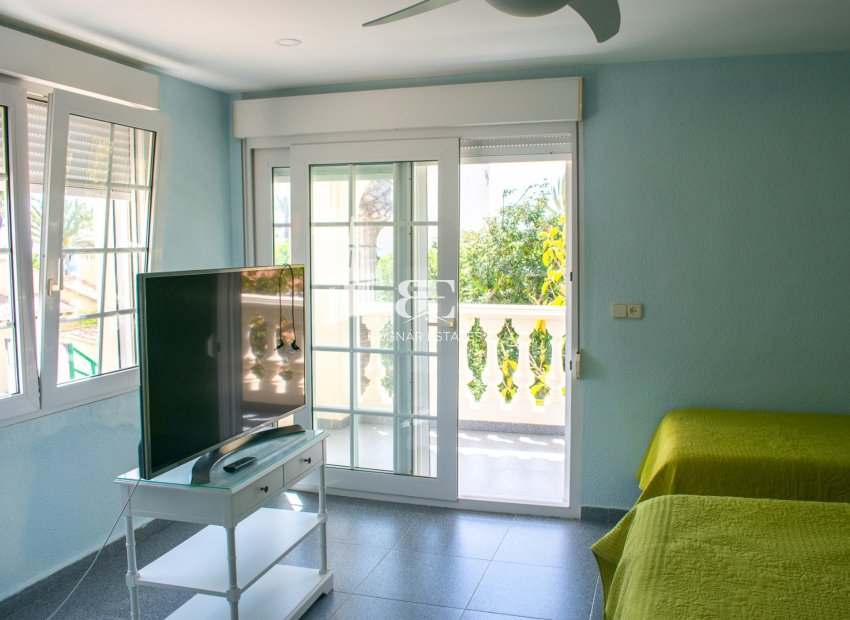 Herverkoop - Villa -
Orihuela Costa - MUY CERCA DE LA PLAYA