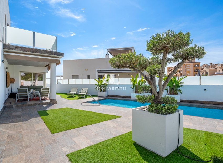 Herverkoop - Villa -
Orihuela Costa - Pau 8*