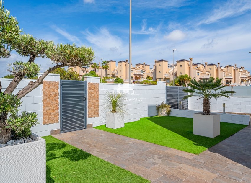 Herverkoop - Villa -
Orihuela Costa - Pau 8*