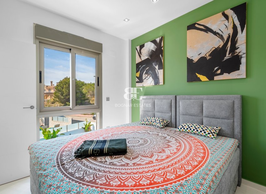 Herverkoop - Villa -
Orihuela Costa - Pau 8*