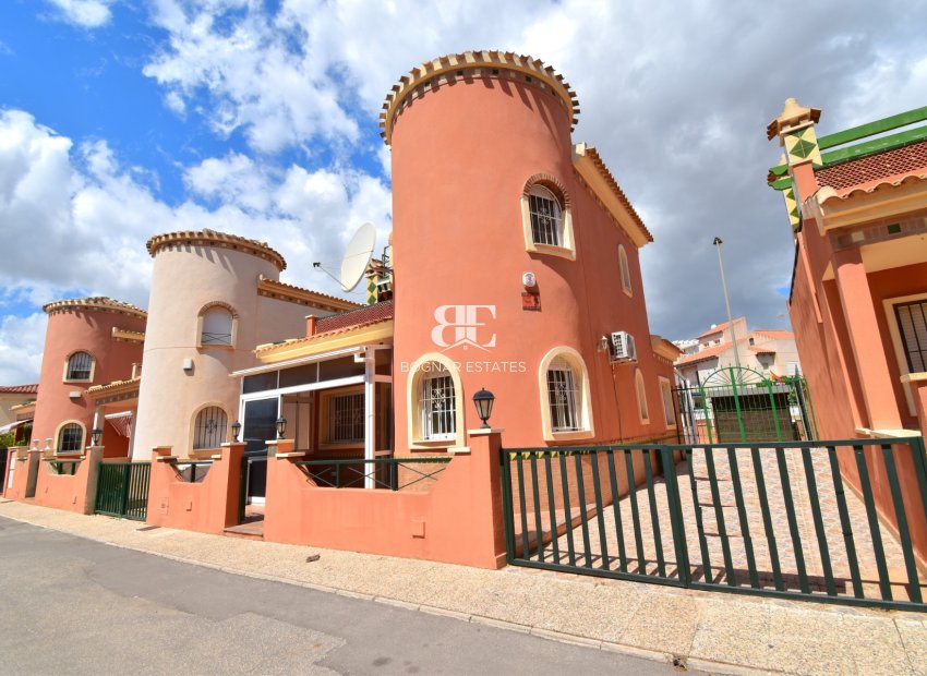 Herverkoop - Villa -
Orihuela Costa - Playa Flamenca