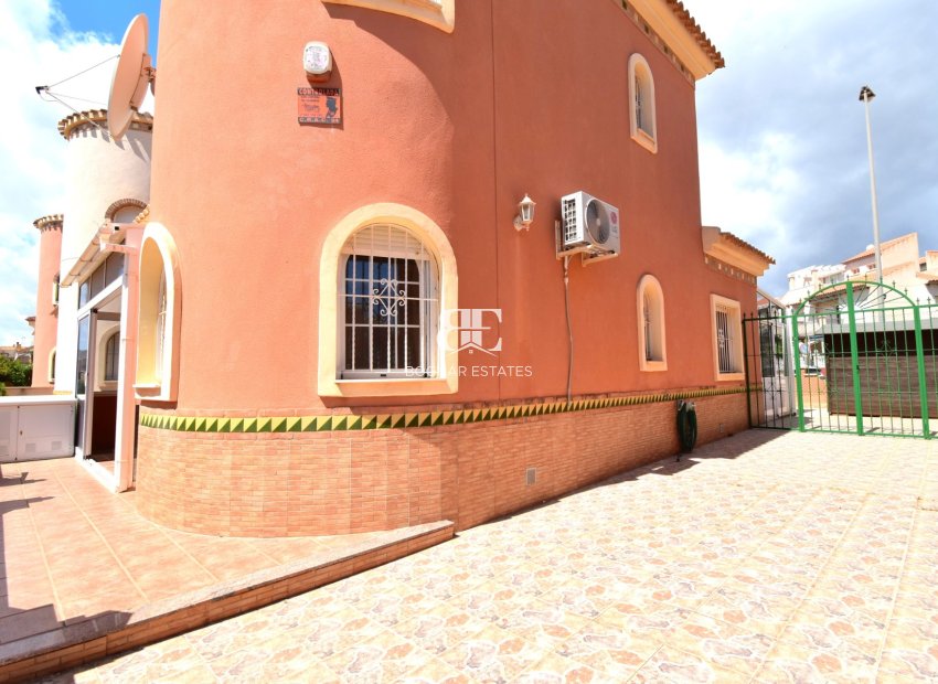 Herverkoop - Villa -
Orihuela Costa - Playa Flamenca