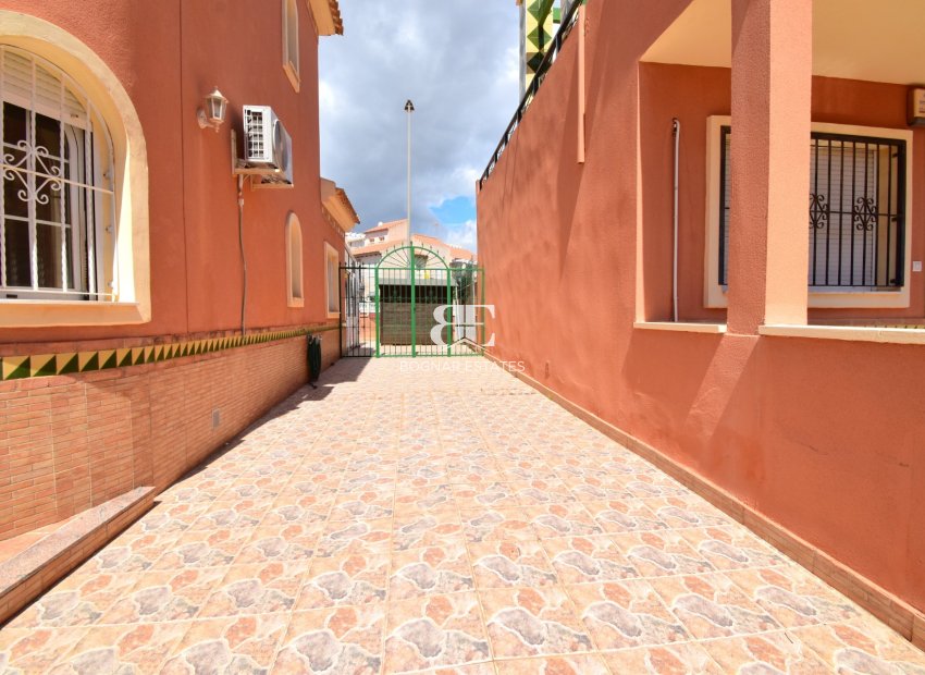 Herverkoop - Villa -
Orihuela Costa - Playa Flamenca