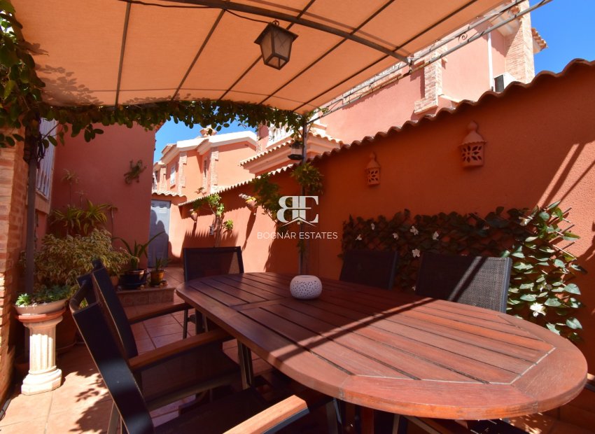 Herverkoop - Villa -
Orihuela Costa - Playa Flamenca