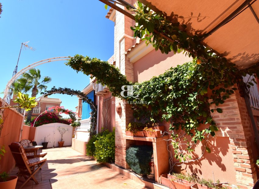 Herverkoop - Villa -
Orihuela Costa - Playa Flamenca