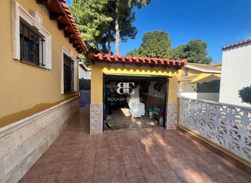 Herverkoop - Villa -
Orihuela Costa - Punta Prima