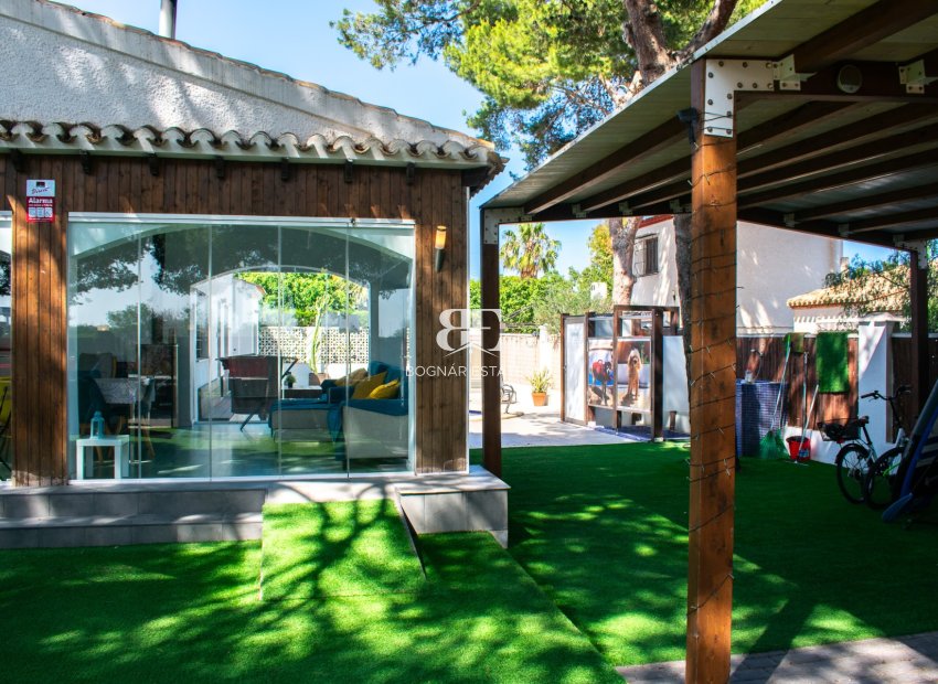 Herverkoop - Villa -
Orihuela Costa - Punta Prima