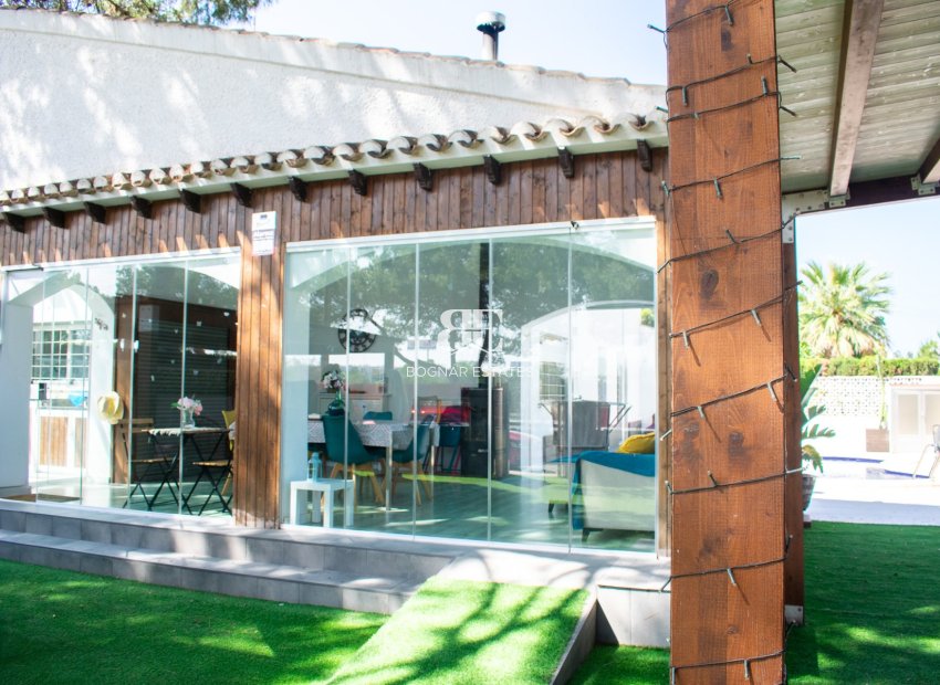 Herverkoop - Villa -
Orihuela Costa - Punta Prima