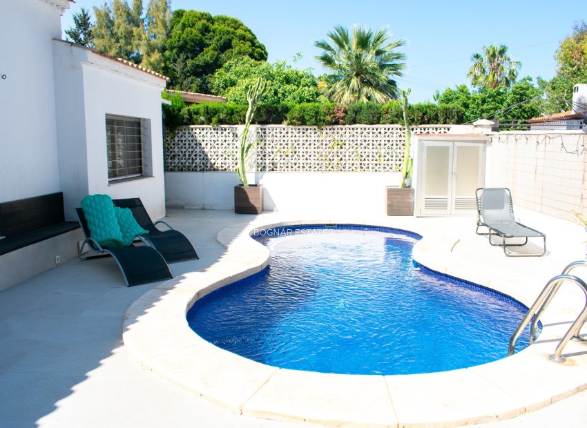 Herverkoop - Villa -
Orihuela Costa - Punta Prima