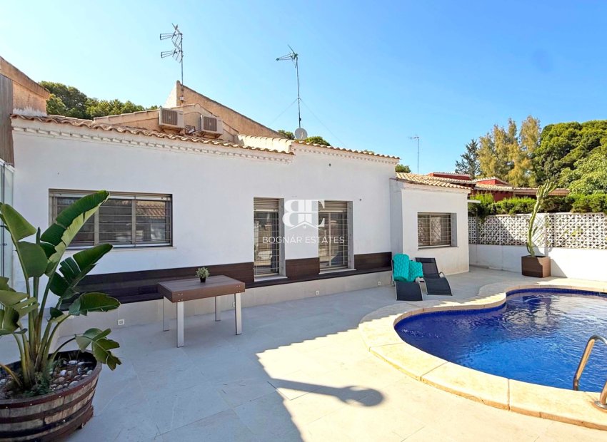 Herverkoop - Villa -
Orihuela Costa - Punta Prima