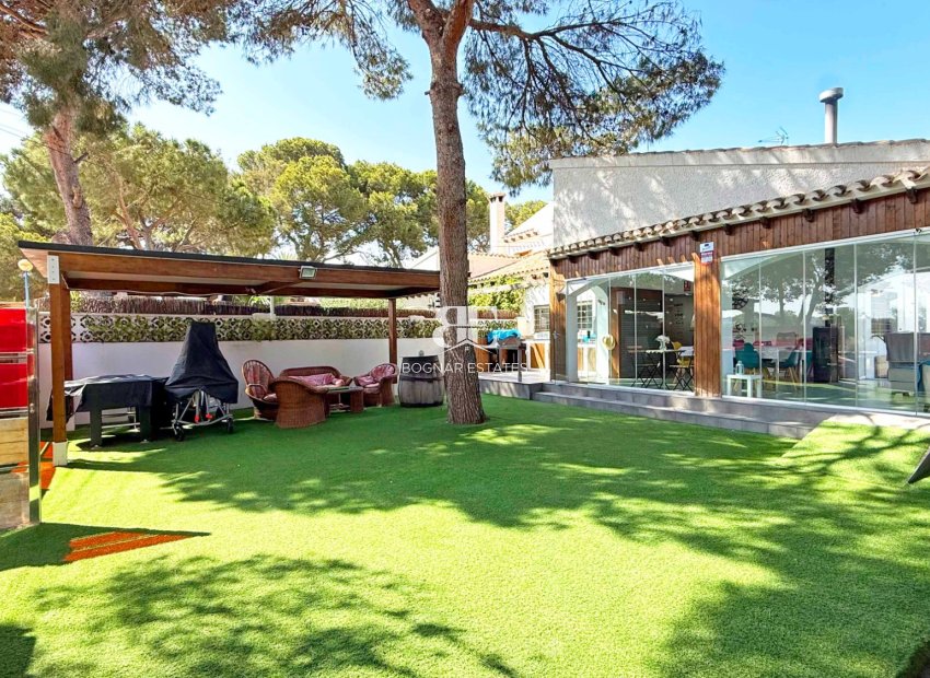 Herverkoop - Villa -
Orihuela Costa - Punta Prima