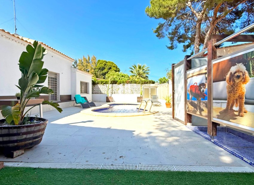 Herverkoop - Villa -
Orihuela Costa - Punta Prima