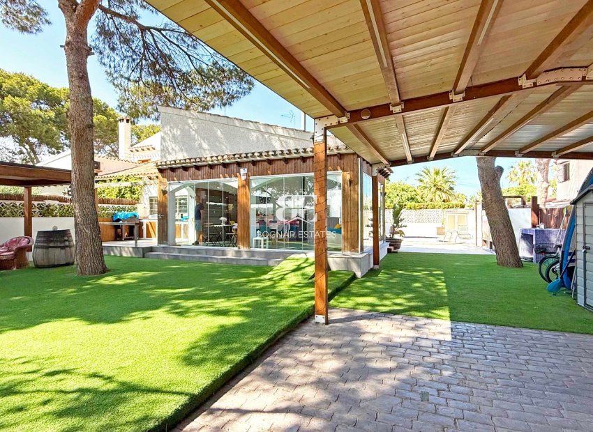 Herverkoop - Villa -
Orihuela Costa - Punta Prima