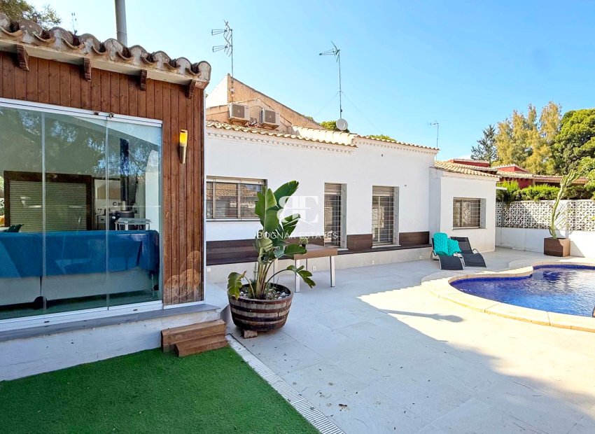 Herverkoop - Villa -
Orihuela Costa - Punta Prima