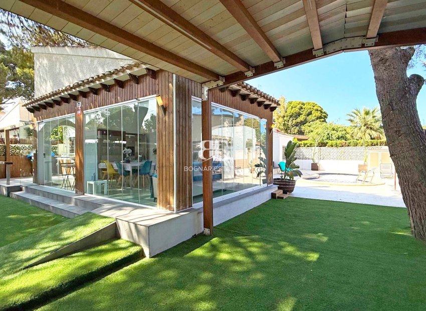 Herverkoop - Villa -
Orihuela Costa - Punta Prima