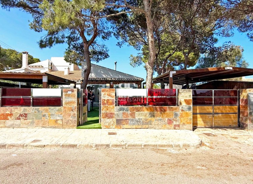 Herverkoop - Villa -
Orihuela Costa - Punta Prima