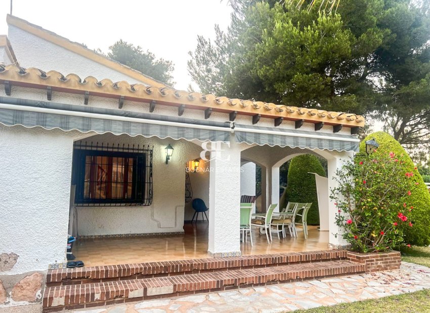 Herverkoop - Villa -
Orihuela Costa - Punta Prima