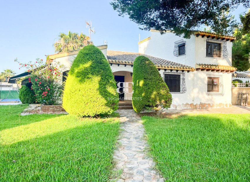 Herverkoop - Villa -
Orihuela Costa - Punta Prima