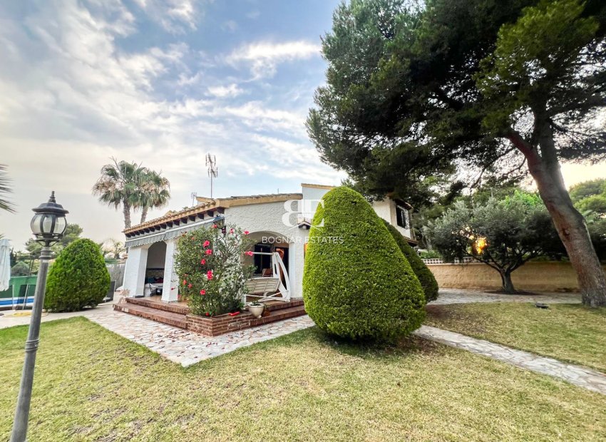 Herverkoop - Villa -
Orihuela Costa - Punta Prima