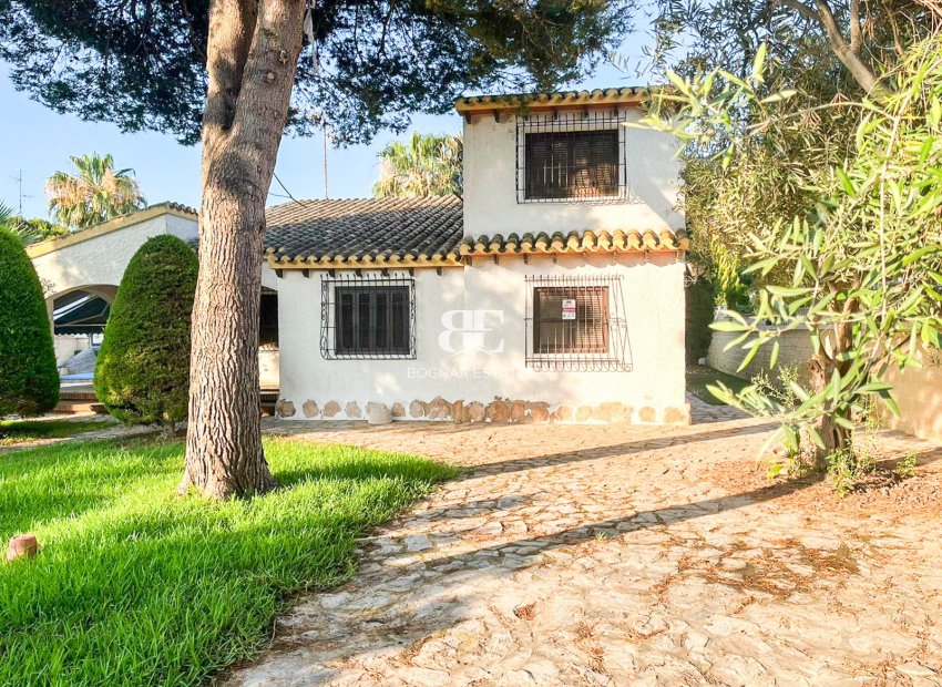 Herverkoop - Villa -
Orihuela Costa - Punta Prima