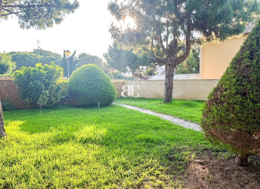 Herverkoop - Villa -
Orihuela Costa - Punta Prima
