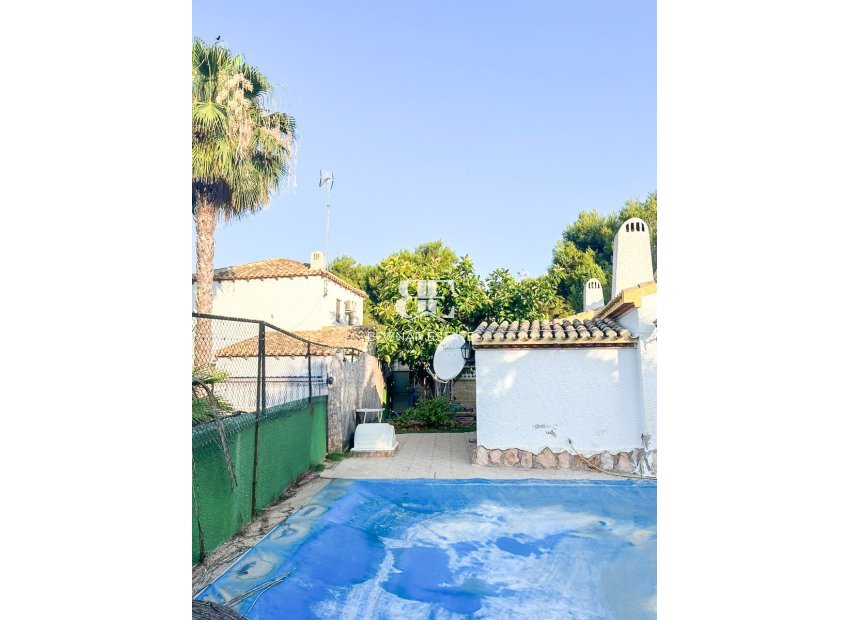 Herverkoop - Villa -
Orihuela Costa - Punta Prima