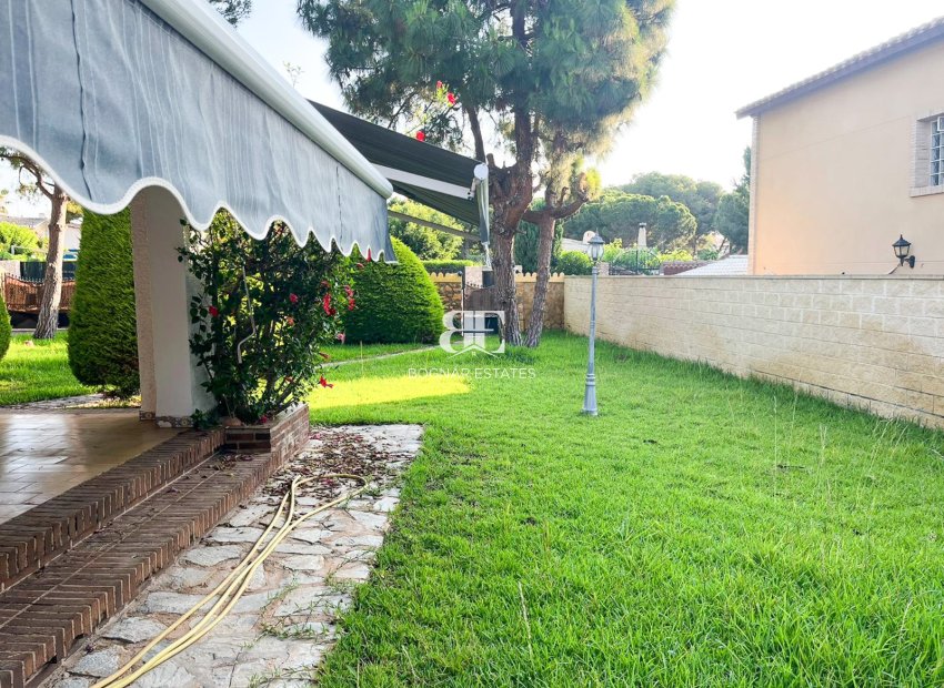 Herverkoop - Villa -
Orihuela Costa - Punta Prima