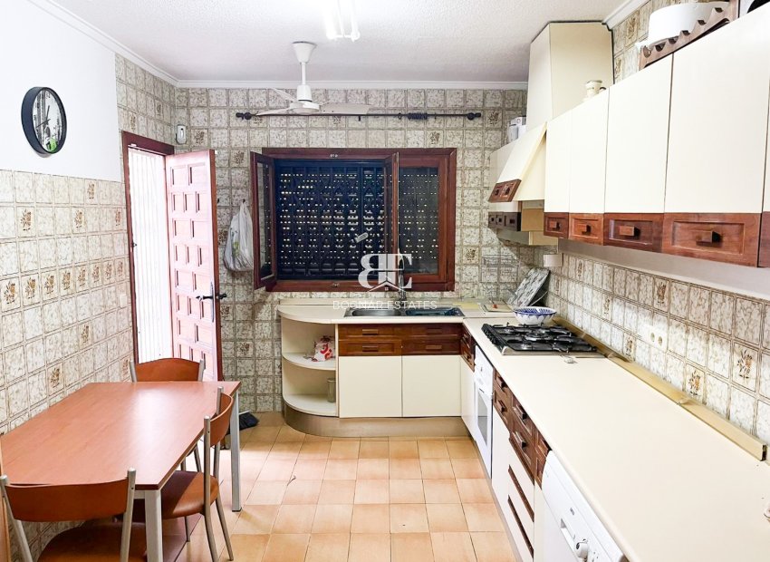 Herverkoop - Villa -
Orihuela Costa - Punta Prima