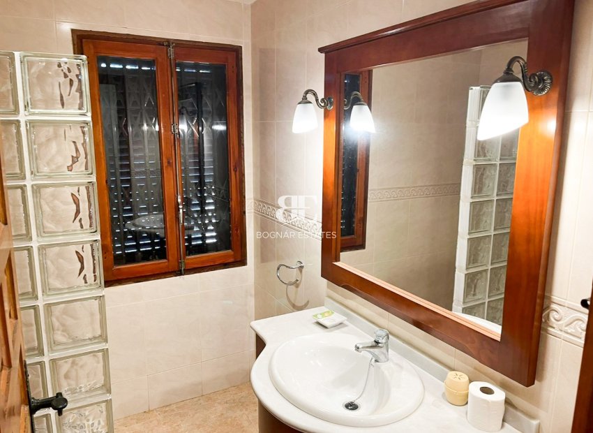 Herverkoop - Villa -
Orihuela Costa - Punta Prima
