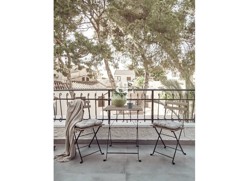Herverkoop - Villa -
Orihuela Costa - Punta Prima