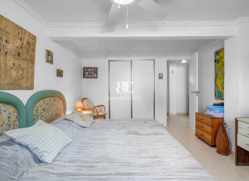 Herverkoop - Villa -
Orihuela Costa - Punta Prima