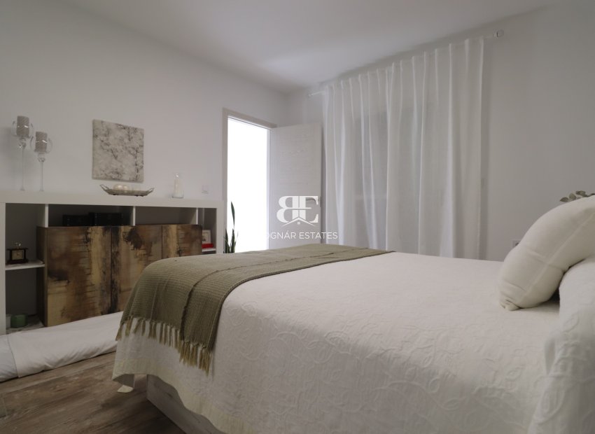 Herverkoop - Villa -
Orihuela Costa - Villamartín