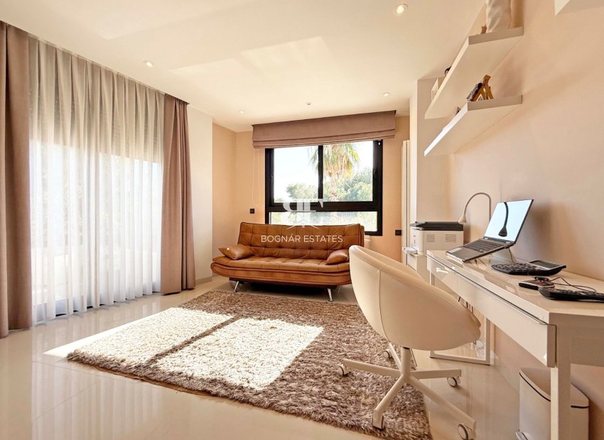 Herverkoop - Villa -
Orihuela Costa - Villamartín