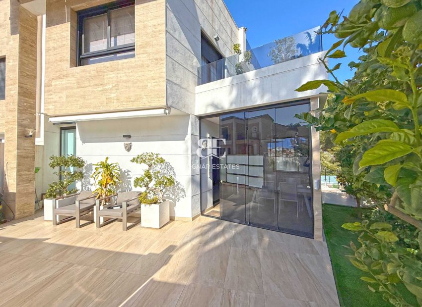 Herverkoop - Villa -
Orihuela Costa - Villamartín